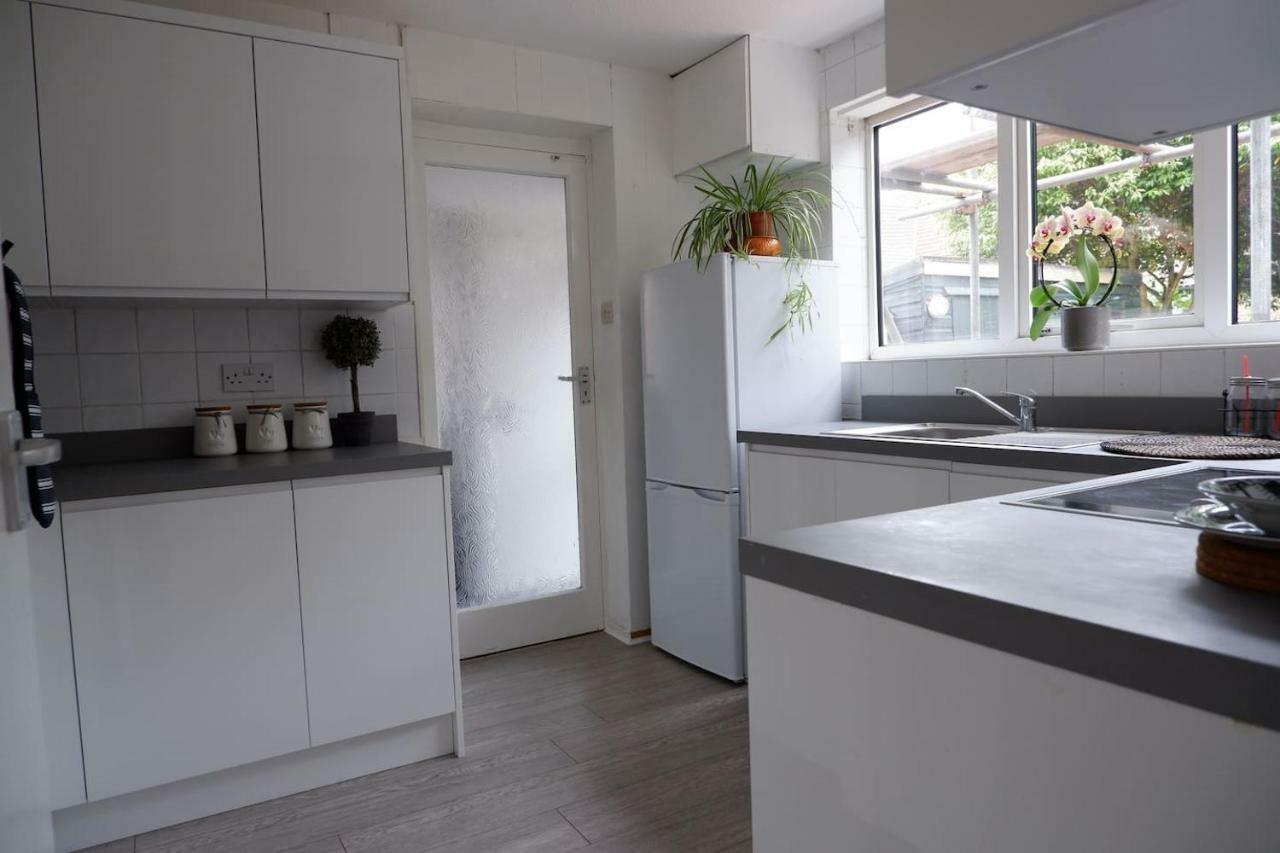 Idyllic 3-Bed House. 5-Min From Channel Tunnel Villa Folkestone Esterno foto